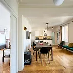 Urbanflat 99 - Beautiful 6 Bdr Apartment In The Center Of Paris